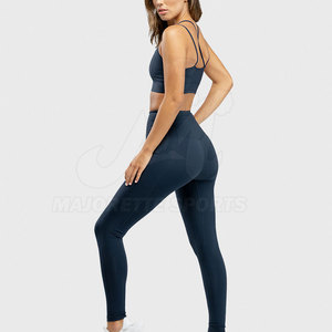 Ensemble de yoga pour femmes de fabrication pakistanaise au design unique, doté d'un design moderne, d'une matière douce au toucher et d'une finition de qualité professionnelle. - Product Image 2