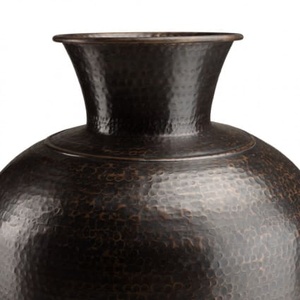 Vase de table en métal noir minimaliste, style distinctif, cadre naturel, fait main, hauteur 22 cm, avec design en anneau, pièce d'art décorative - Product Image 4