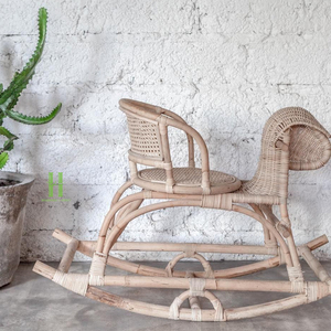 ÉXITO DE VENTAS: Caballito Mecedor de Ratán Natural Ecológico, Silla de Juguete Infantil Hecha a Mano para Decoración de Guardería y Regalos - Product Image 1