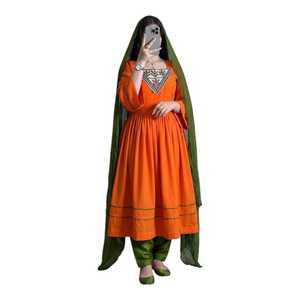 Robe longue maxi brodée orange avec dupatta vert, coupe ample, col carré, manches longues, en coton, décontractée pour femme - Product Image 1