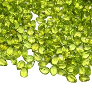 Piedra de corte facetado de peridoto natural, piedra preciosa suelta en forma de pera - Product Image 1