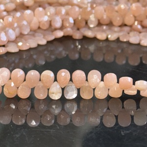 Natural <b>Peach</b> Moonstone Faceted Pear Shape Briolette Beads 5x7 MM Moonstone Loose Gemstone Beads For Jewelry Making in Bulk - Product Image 5