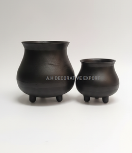 Macetero Moderno de Aluminio Negro Mate con Forma de Trípode |   Decoración Ecológica para Bodas y Hogar, Contenedores para Jardín Interior y Exterior - Product Image 1