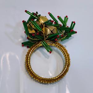 แหวนรัดผ้าเช็ดปากประดับลูกปัดสีทองดีไซน์ดอกไม้ รับผลิตแบบ OEM แบรนด์ส่วนตัว สำหรับงานแต่งงานและงานเลี้ยง ของตกแต่งโต๊ะโลหะ - Product Image 2