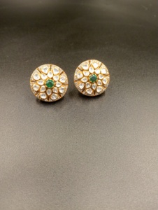 Boucles d'oreilles clous fleur pour femme, plaqué or 22 carats, argent, cristal, strass, style classique de luxe, à porter au quotidien, cadeau, Amaira Jewels - Product Image 2