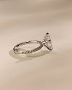 แหวนแต่งงานเพชรทรงลูกแพร์ 2.60 กะรัต VS+ สี D เพชรเลี้ยงในห้องปฏิบัติการ ตัวเรือนทองคำขาว 14K สำหรับผู้หญิง - Product Image 3