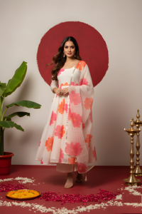 Conjunto de Kurta Anarkali Blanca con Estampado Floral y Dupatta Estampada, Tela Georgette con Forro de Crepé, Completamente Cosido - Product Image 2