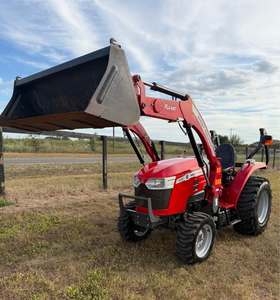 Tracteur Massey Ferguson 1835E robuste, conçu pour assurer le travail agricole quotidien avec des performances fiables et une maniabilité aisée - Product Image 6