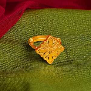 Anillo de compromiso de oro de 18 quilates Kesari Diam con diseño de flor, ajustable, con engaste de bisel de lujo para mujer - Product Image 1