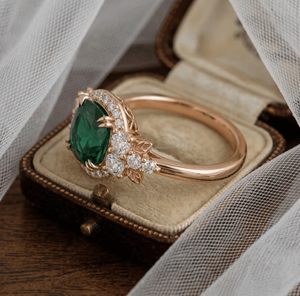 Anillo de Compromiso de Lujo en Plata 925 con Esmeralda y Moissanita, Corte en Forma de Balón, Gema Verde Leo, Joyería Fina de Moissanita - Product Image 3
