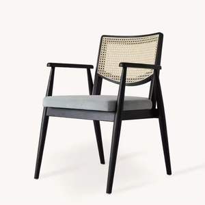 Chaise de salle à manger élégante en teck avec siège rembourré doux, dossier en rotin naturel et accoudoirs en bois élégants - Product Image 4