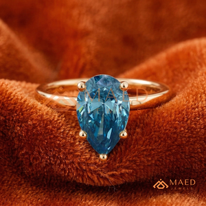 Elegante Anillo de Moissanita Azul Chapado en Oro Amarillo de 18K, Anillo de Aniversario Clásico con Forma de Pera para Mujer, Joyería de Alta Calidad - Product Image 1
