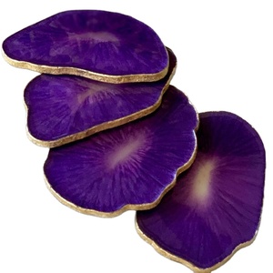 Juego de posavasos con bordes dorados de cristal blanco de ágata salada en rodajas hecho a medida, 4 Uds., Ideal para tiendas de decoración del hogar para reventa - Product Image 1