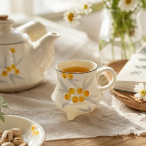 Taza de té de cerámica china tradicional con diseño de frutas, resistente al calor, para el té de la tarde - Product Image 2