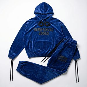 Conjunto deportivo de terciopelo azul para hombre con sudadera con capucha y pantalones jogger, tela suave de primera calidad, estampado urbano, atuendo elegante de estilo streetwear. - Product Image 5