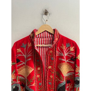 Veste rouge brodée à la main à motifs floraux pour femme, col mandarin, manches longues, style automne, manteau chic prairie - Product Image 5