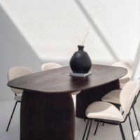 Table à manger ovale Vandana Zentrix Altis avec design en bois massif fait main et contemporain