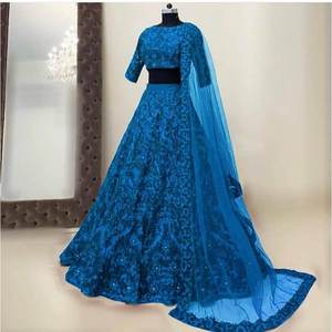 Lehenga Choli de soirée avec dupatta et broderie en soie Tapeta - Product Image 1