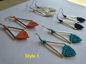 Pendientes de Aro de Macramé Verde Hechos a Mano con Cuentas Doradas al por Mayor - Product Image 2