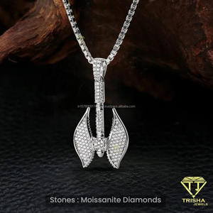 Pendentif de style designer avec un look streetwear hip-hop luxueux et une finition glacée - Product Image 4