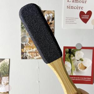 Râpe à pieds en bois avec crochet pour éliminer les callosités et les peaux mortes, beige clair, outil de pédicure exfoliant pour talons humides - Product Image 2