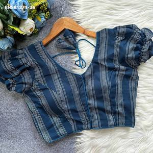 Blusa Hakoba de Algodón de Alta Calidad con Patrón de Rayas, Manga Abullonada Acolchada y Cierre Frontal, Colección Lista para Usar a Precio de Mayoreo - Product Image 4