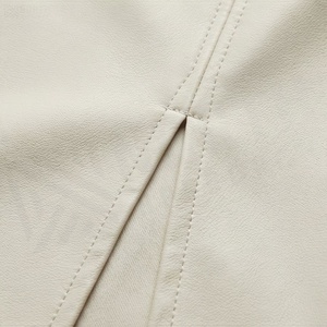Jupe crayon mini en similicuir taille haute pour femme avec fente latérale, couleur unie, design minimaliste, à porter toute l'année - Product Image 5