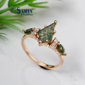 Bague en argent sterling 925 avec agate mousse naturelle en forme de cerf-volant et pierres latérales en agate mousse et zircone cubique - Product Image 3