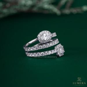 Bague de fiançailles de luxe pour femme, diamant de laboratoire 4,62 carats, taille émeraude VVS2, en or 9k/10k/14k/18k, certifiée IGI - Product Image 2