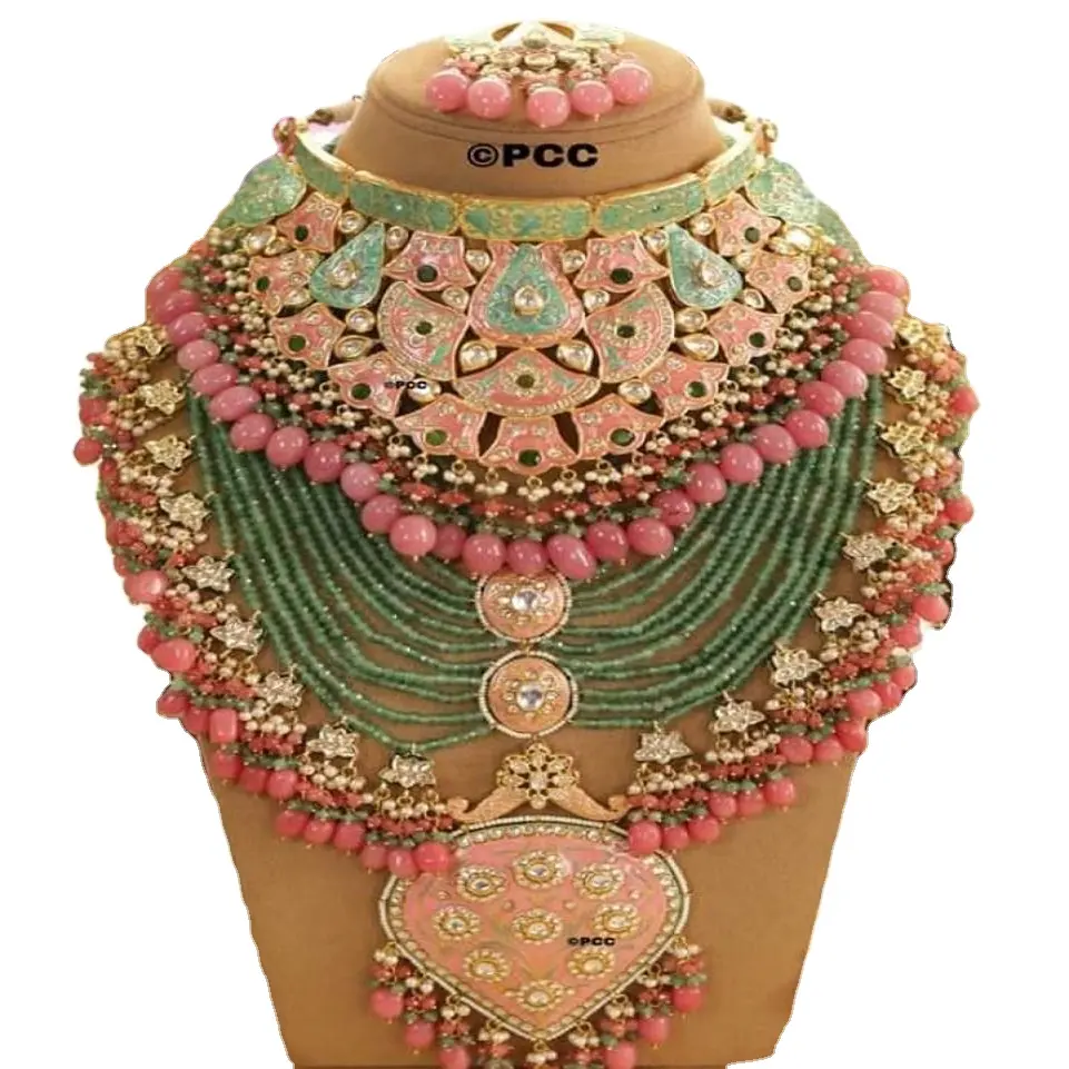 Набор ювелирных изделий из Дубая и ожерелья с сережками