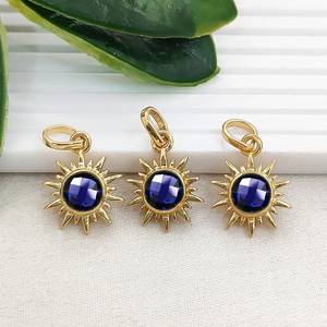 Colgante Redondo de Cuarzo Zafiro con Forma de Sol, Chapado en Oro, con Engaste de Collet, Joyería de Cuarzo Zafiro, Colgante de Gema de 6mm con Forma de Sol - Product Image 1