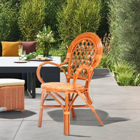 Chaise de salle à manger Bali Bistro en rotin poli moderne pour salles à manger élégantes et confortables dans la maison, l'appartement, l'hôtel, la villa