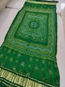 Dupatta en soie pure Rai Dana Bandhani, look royal - Product Image 4