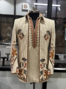 Kurta para hombre con diseño floral y de mariposas bordado, ropa tradicional india y pakistaní para bodas, corte regular. - Product Image 6