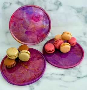 Plateau de service en résine fait main, plateaux en résine avec poignée en métal, plateau de service décoratif de haute qualité, multi-usages pour la cuisine - Product Image 1