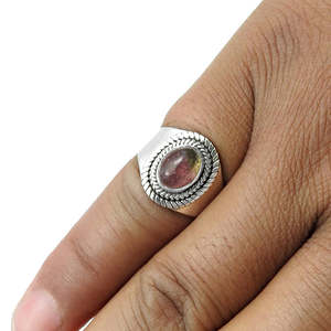 Anillo artesanal de plata estilo bohemio en plata de ley 925 con turmalina rosa natural de corte ovalado, joyería bohemia de moda para mujer. - Product Image 3
