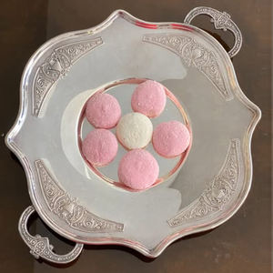 Plateau de service pour desserts en métal, taille personnalisée, design en forme de feuille admirable, texture martelée, plaqué noir - Product Image 3