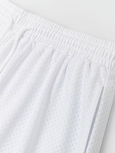 Pantalones Cortos de Malla Personalizados de Fábrica, Secado Rápido, Cintura Elástica con Cordón, Estilo Deportivo, Impresión por Sublimación de Blanco a Negro - Product Image 3