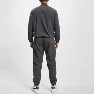 Chaqueta Deportiva Premium Personalizada para Hombre, Conjunto de Dos Piezas con Fabricación en Fábrica, Ajuste Cómodo y Adecuado - Product Image 4