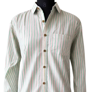 Camisa de algodón a rayas con estampado a mano |   Camisa Verde y Blanca con Botones |   Camisa Unisex Hecha a Mano por Artesanos |   Top de Moda Sostenible - Product Image 1