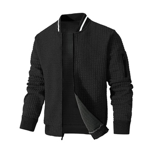 Chaqueta Bomber Acolchada Ligera, Corte Entallado, Unisex, Color Azul Marino, con Textura de Cuadrícula, Fabricada en Pakistán - Product Image 3