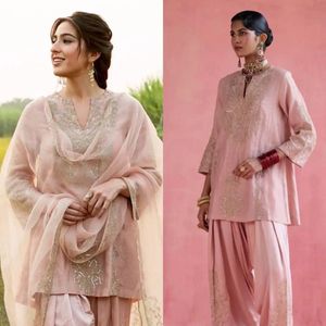 Conjunto de Fiesta Premium de Seda con Bordado de Cristal Romano, Top Farshi y Pantalón Palazzo con Dupatta de Organza - Product Image 5