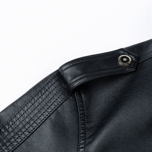 Veste en cuir et fourrure décontractée élégante pour homme, respirante et coupe-vent, avec logo personnalisé et design frontal fini, idéale pour le printemps - Product Image 3