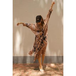 Vestido Camisero Largo Tie Dye para Mujer, Estilo Casual Holgado con Botones, Vestido Midi con Cinturón, Estilo Urbano Moderno - Product Image 3