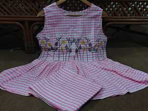 Conjunto de Top Peplum Bordado con Cuadros Rosas y Pantalones Largos hasta el Tobillo para Mujer, Estilo Casual Holgado de Algodón, Atuendo de Verano Estilo India Pakistán - Product Image 4