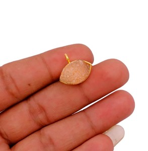 Abalorios a granel - Conector de gema de drusa de melocotón en forma de marquesa, colgante hecho a mano chapado en oro para la fabricación de joyas - Product Image 2