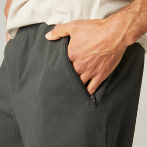 Pantalones Cortos para Hombre Hechos a Medida, Color Sólido, Estilo Bermuda, Secado Rápido, Cintura Elástica, Casuales, de Poliéster, con Bolsillos, Corte Medio, 100% Cómodos - Product Image 3