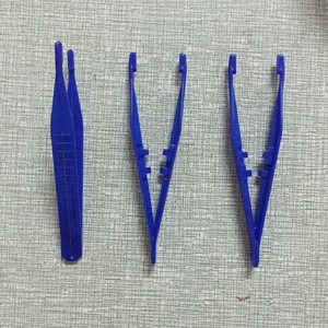 Pinces manuelles médicales jetables de premiers secours 11CM, pinces chirurgicales en plastique de qualité médicale bleues à usage unique certifiées CE Classe II - Product Image 6