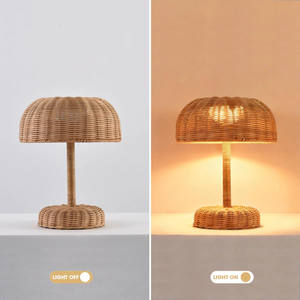 Lámpara de mesa de ratán natural hecha a mano en Vietnam, un elemento de iluminación sostenible perfecto para la decoración del hogar y el estilo boutique. - Product Image 4