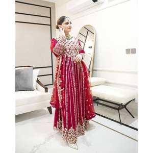 Ensembles modestes de créateurs pour les fêtes - Robe et dupatta magnifiques pour un look élégant - Product Image 5